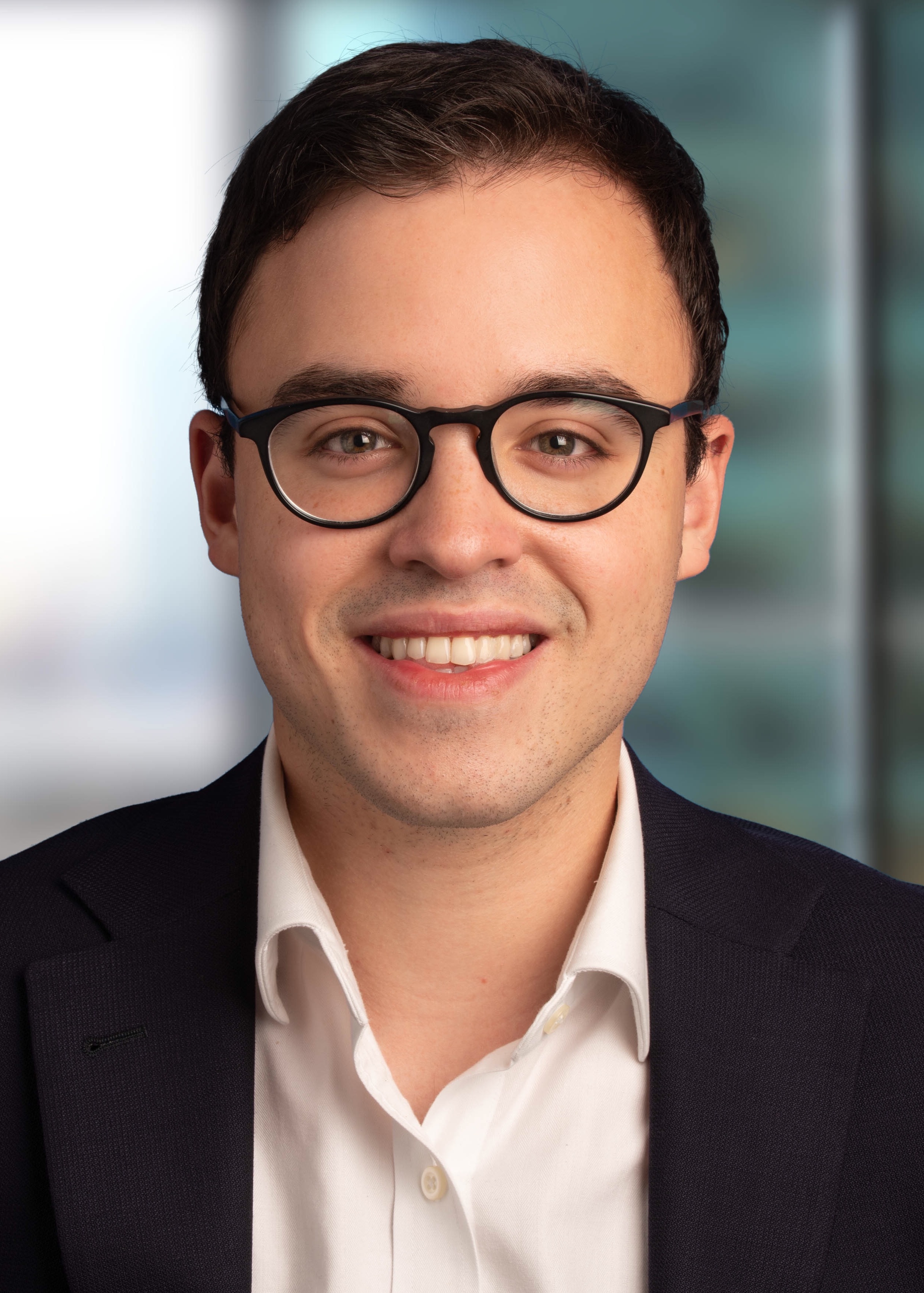 Abe Mendez headshot.