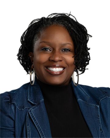 Headshot of LaShaunda Smith smiling.